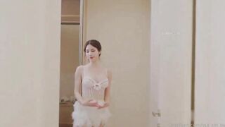 #Onlyfans #辛尤里 #蜜臀 #榨精  极品绝色佳人梦幻劲爆身材酥乳女神《辛尤里》天鹅湖芭蕾服淫女 超骚激操蜜臀嫩穴 榨精狂射极品蜜乳